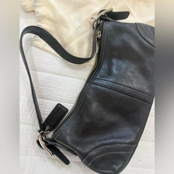 Coach Hampton Small Leather Hobo Baguette Purse in Black - Picture 4 of 5